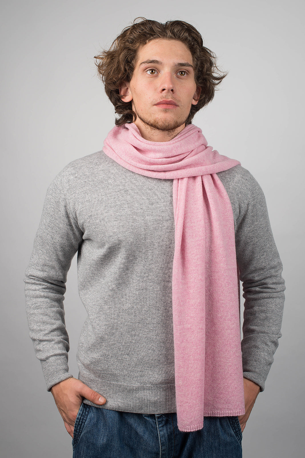 Écharpe large homme 100 % cachemire, coloris Rose, vue 2 | Dalle Piane Cashmere