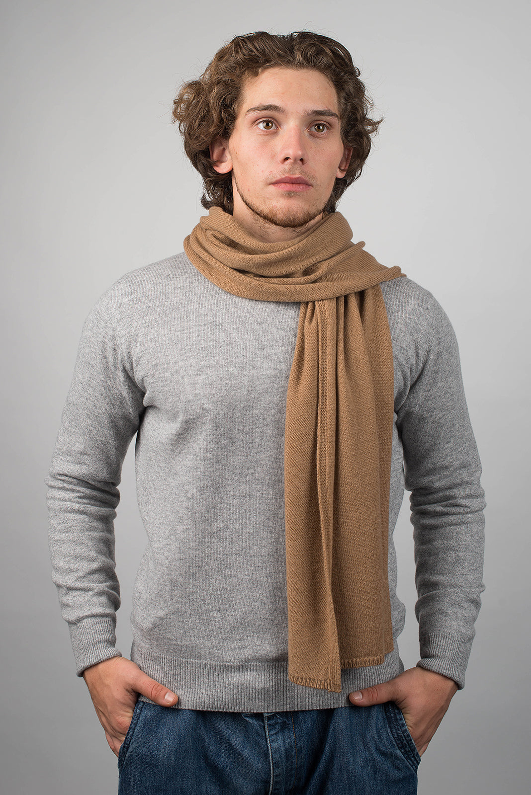 Écharpe large homme 100 % cachemire, coloris Camel, vue 2 | Dalle Piane Cashmere