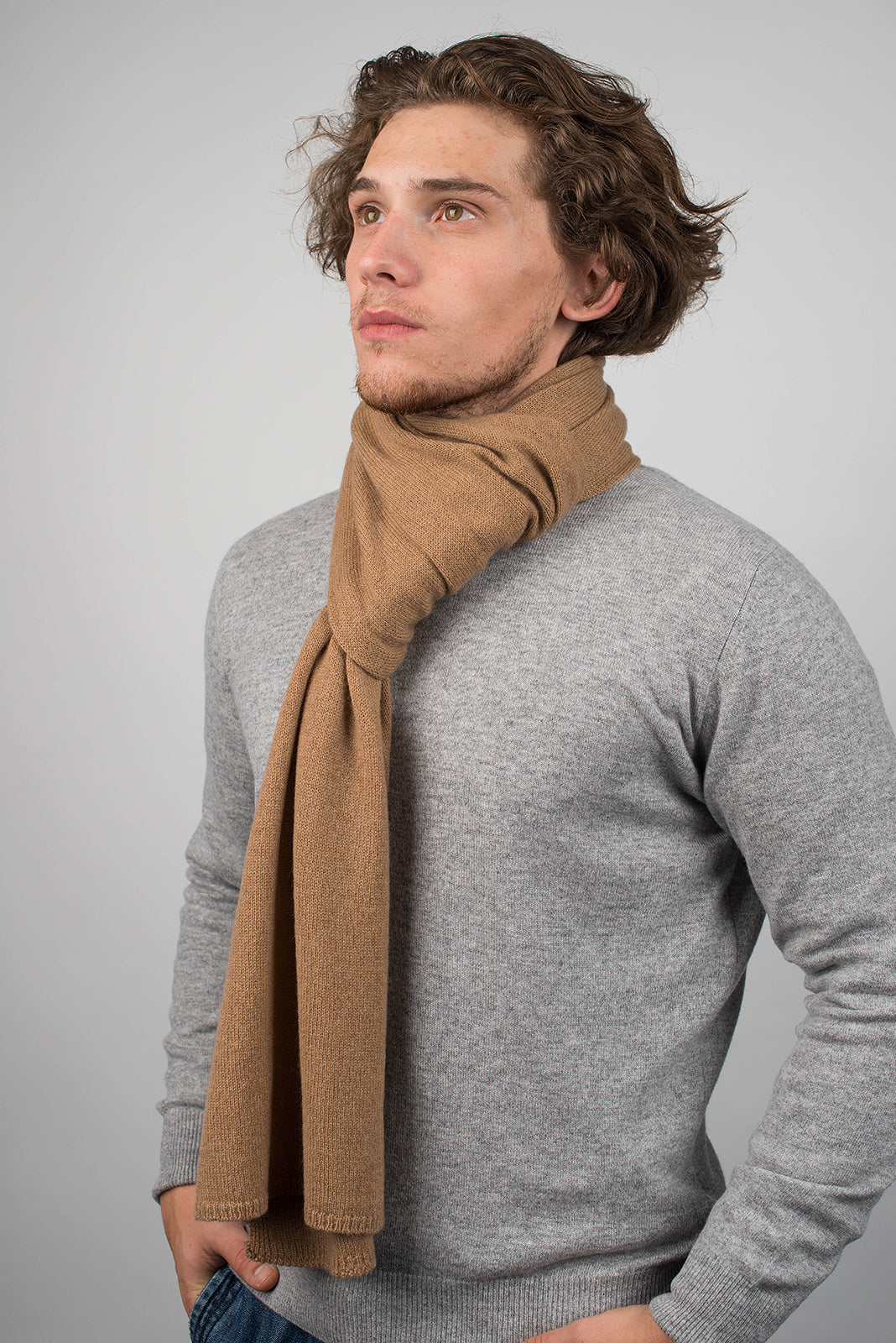 Écharpe large homme 100 % cachemire, coloris Camel, vue 3 | Dalle Piane Cashmere