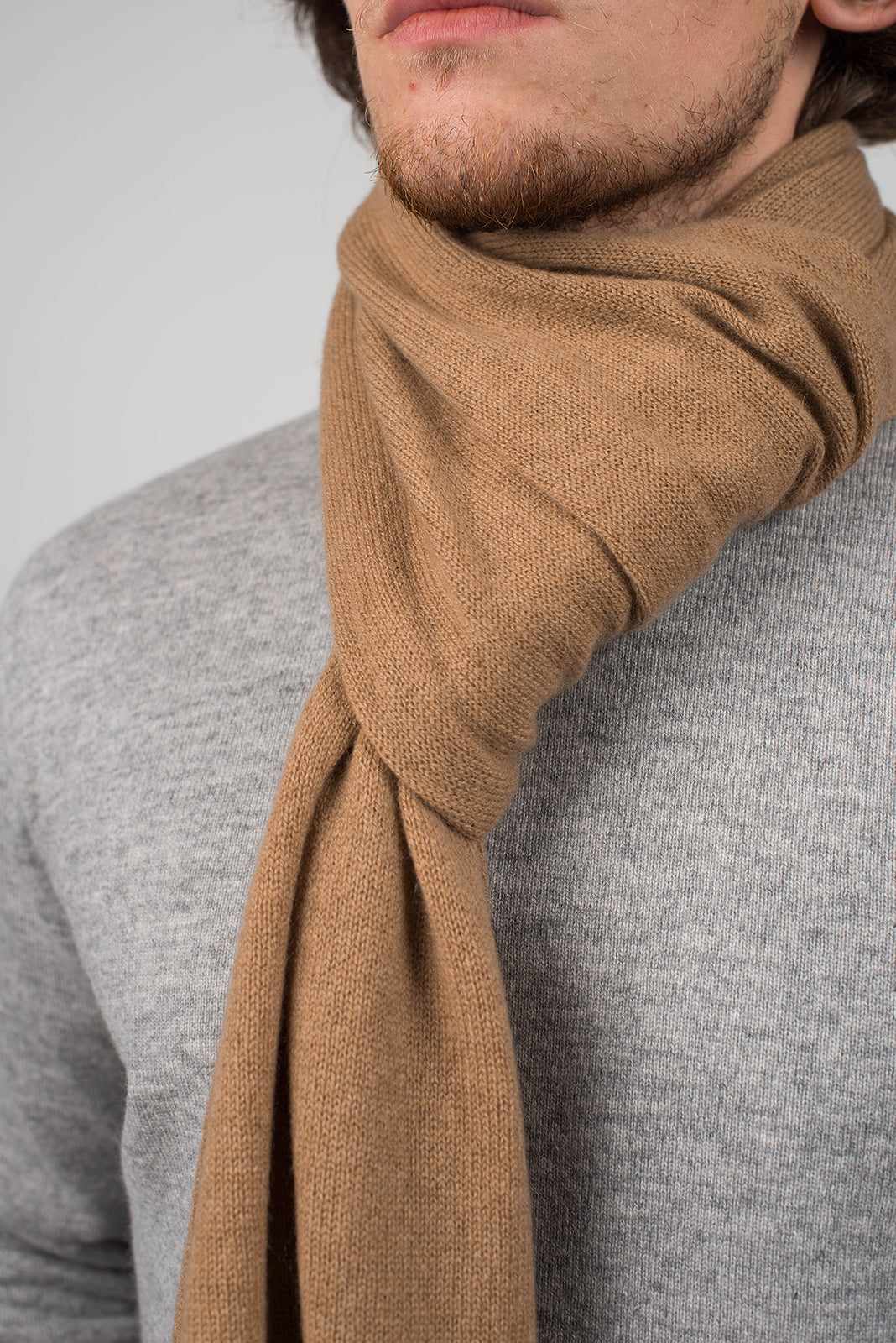 Écharpe large homme 100 % cachemire, coloris Camel, vue 4 | Dalle Piane Cashmere