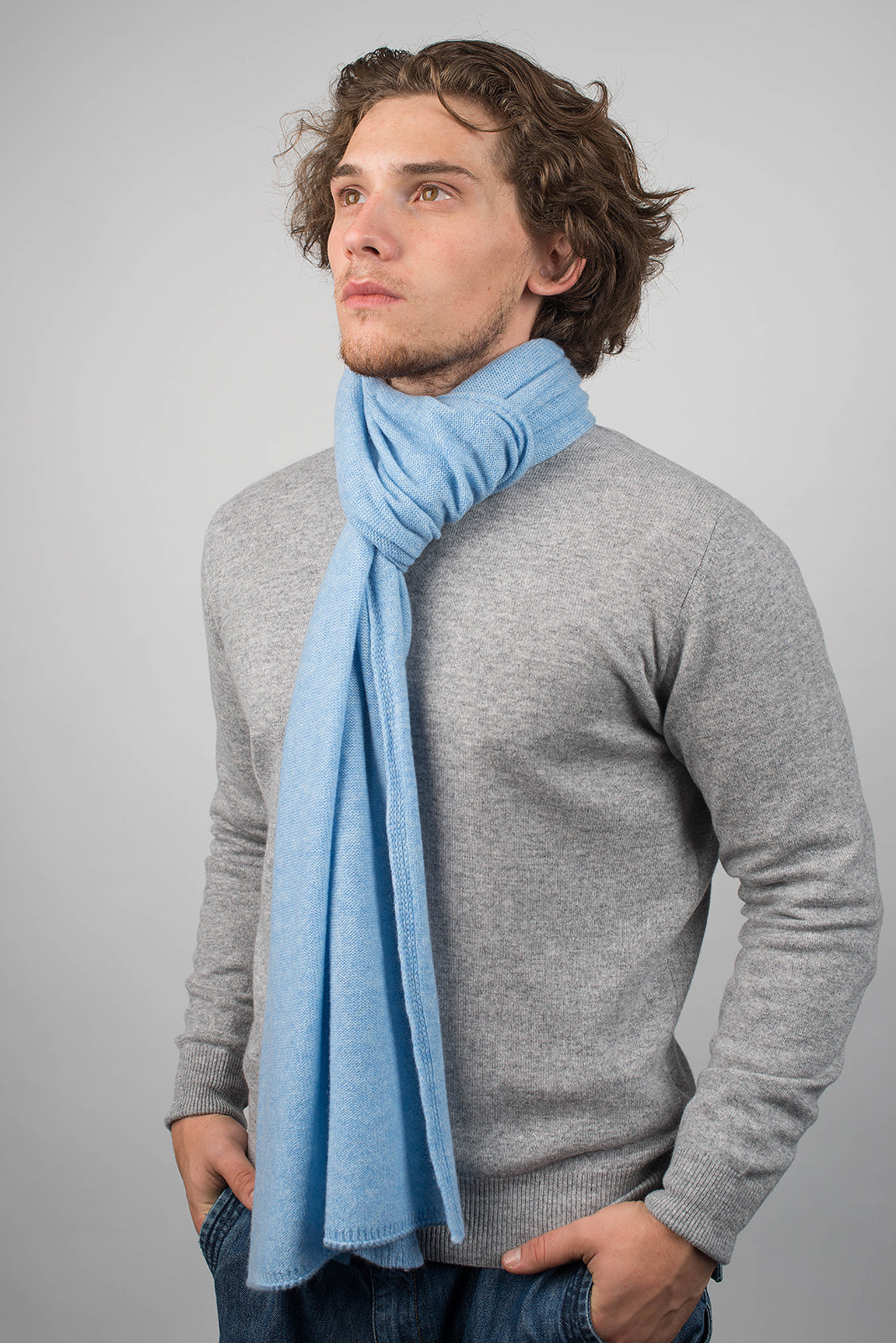Écharpe large homme 100 % cachemire, coloris Ciel, vue 3 | Dalle Piane Cashmere