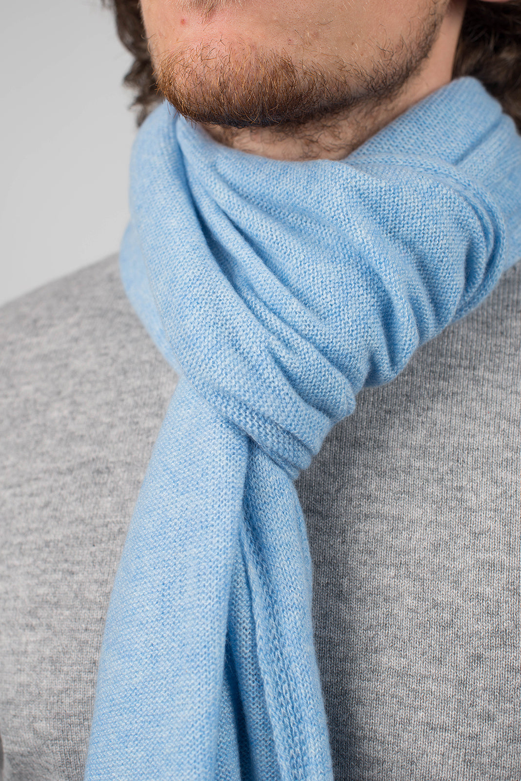 Écharpe large homme 100 % cachemire, coloris Ciel, vue 4 | Dalle Piane Cashmere