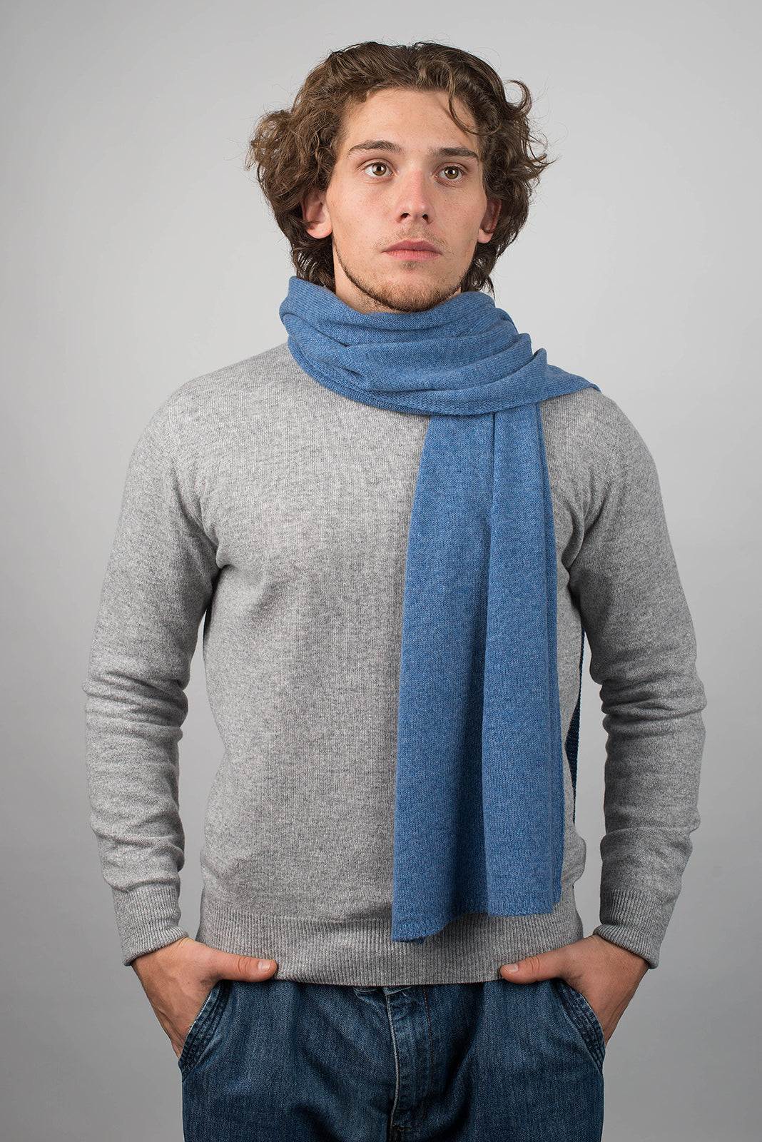 Écharpe large homme 100 % cachemire, coloris Azur, vue 2 | Dalle Piane Cashmere