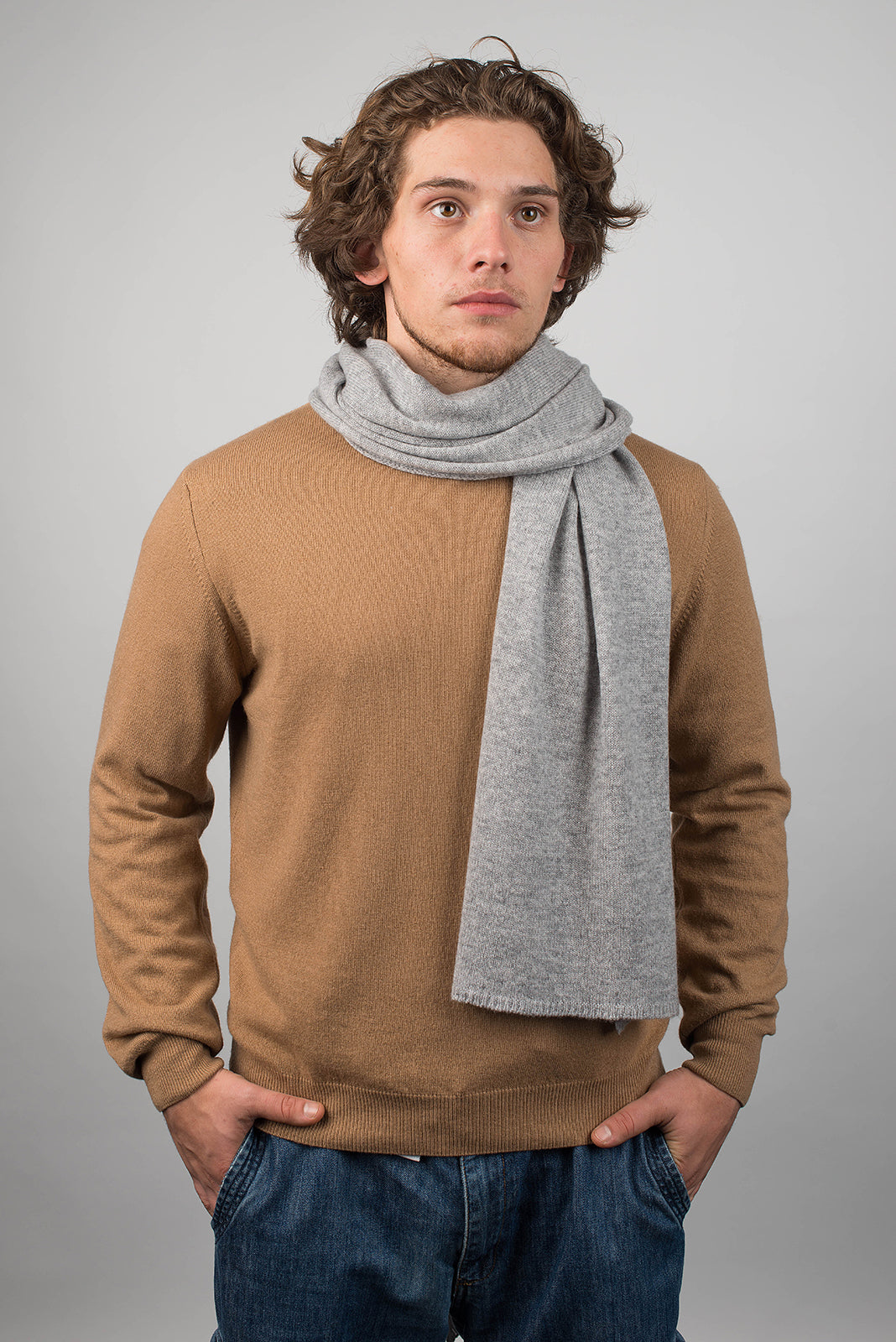 Écharpe large homme 100 % cachemire, coloris Gris, vue 2 | Dalle Piane Cashmere