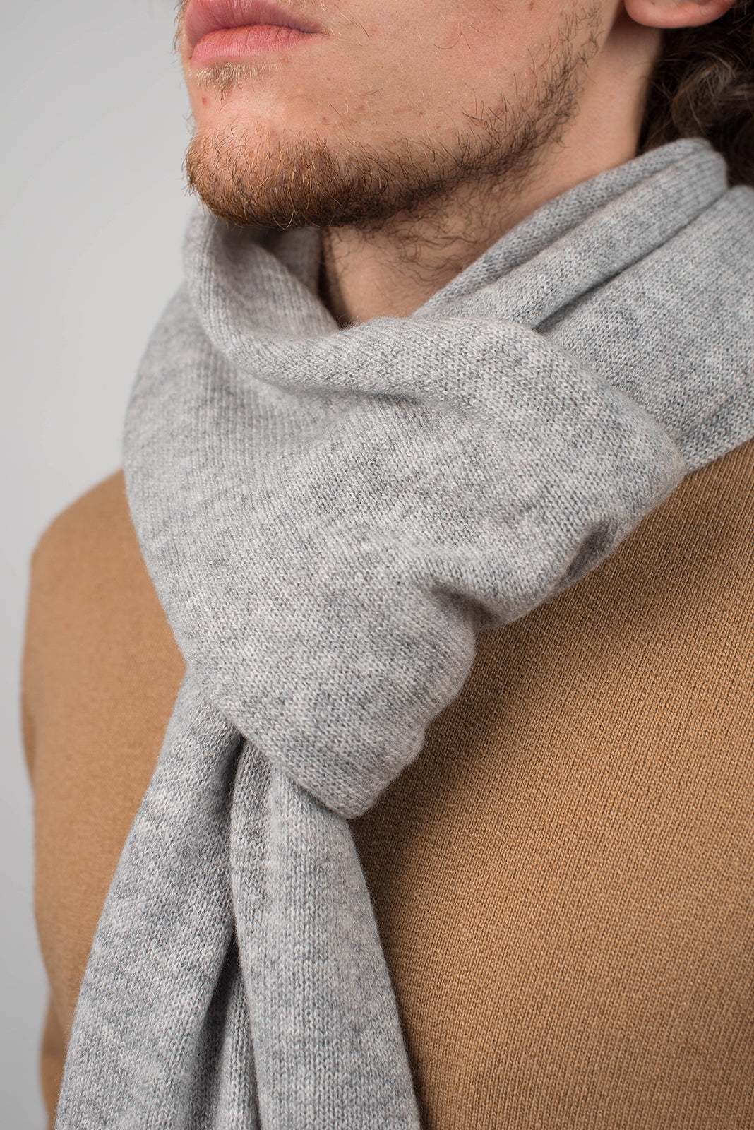 Écharpe large homme 100 % cachemire, coloris Gris, vue 4 | Dalle Piane Cashmere