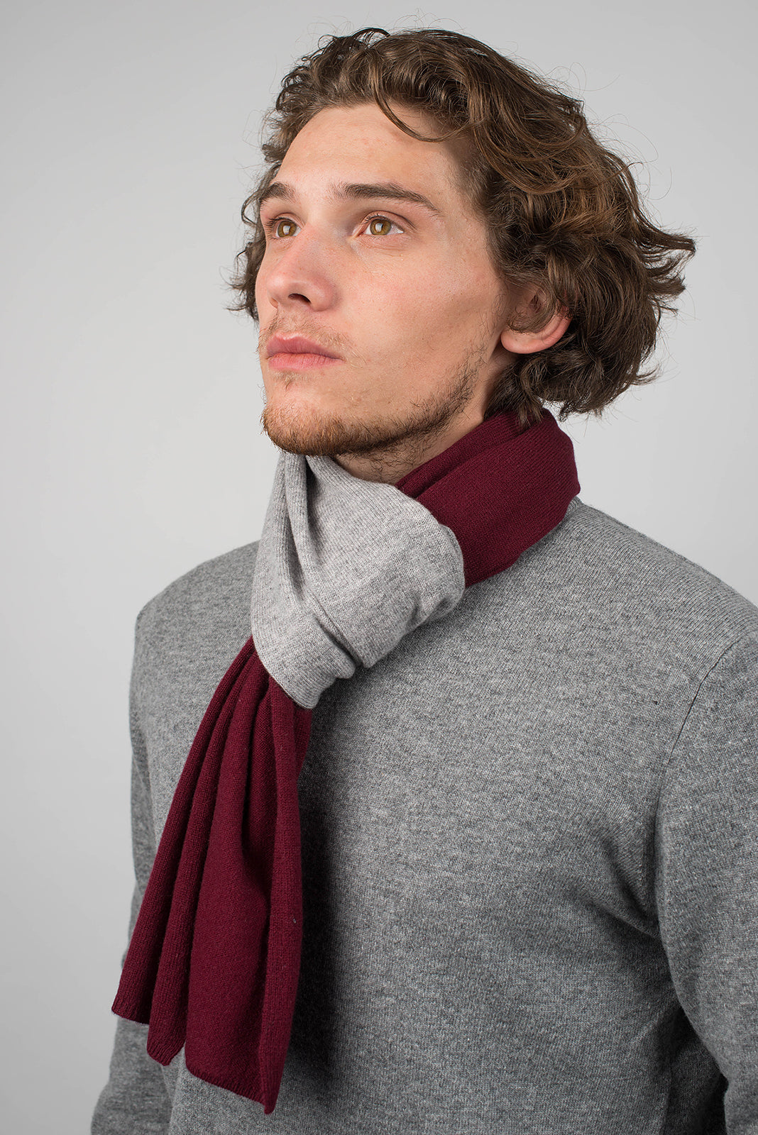 Écharpe homme bicolore 100 % cachemire, coloris Bordeaux-Gris, vue 3 | Dalle Piane Cashmere