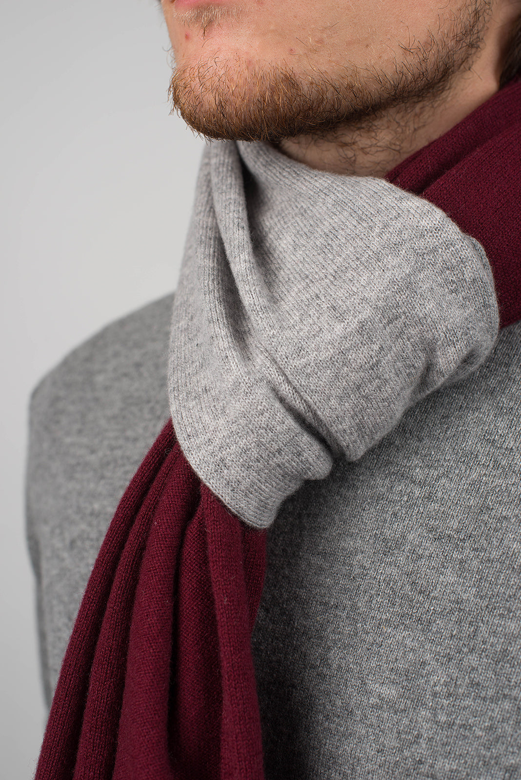 Écharpe homme bicolore 100 % cachemire, coloris Bordeaux-Gris, vue 4 | Dalle Piane Cashmere