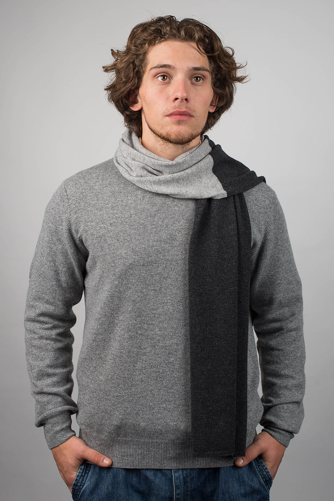 Écharpe homme bicolore 100 % cachemire, coloris Anthracite-Gris, vue 2 | Dalle Piane Cashmere