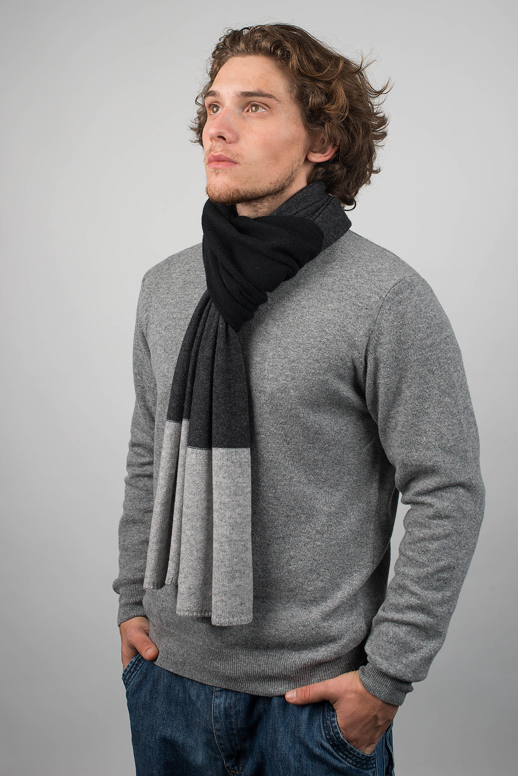 Écharpe homme tricolore 100 % cachemire, coloris Noir-Anthracite-Gris, vue 3 | Dalle Piane Cashmere
