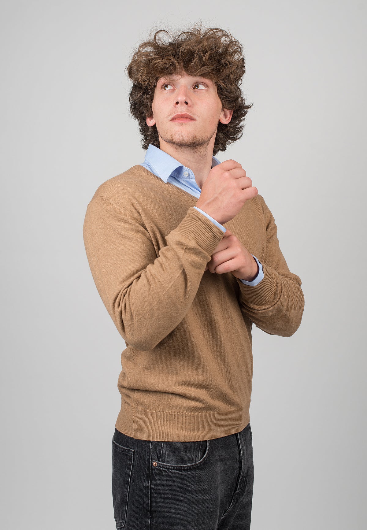 Pull col V homme mélange cachemire, coloris Camel, vue 3 | Dalle Piane Cashmere