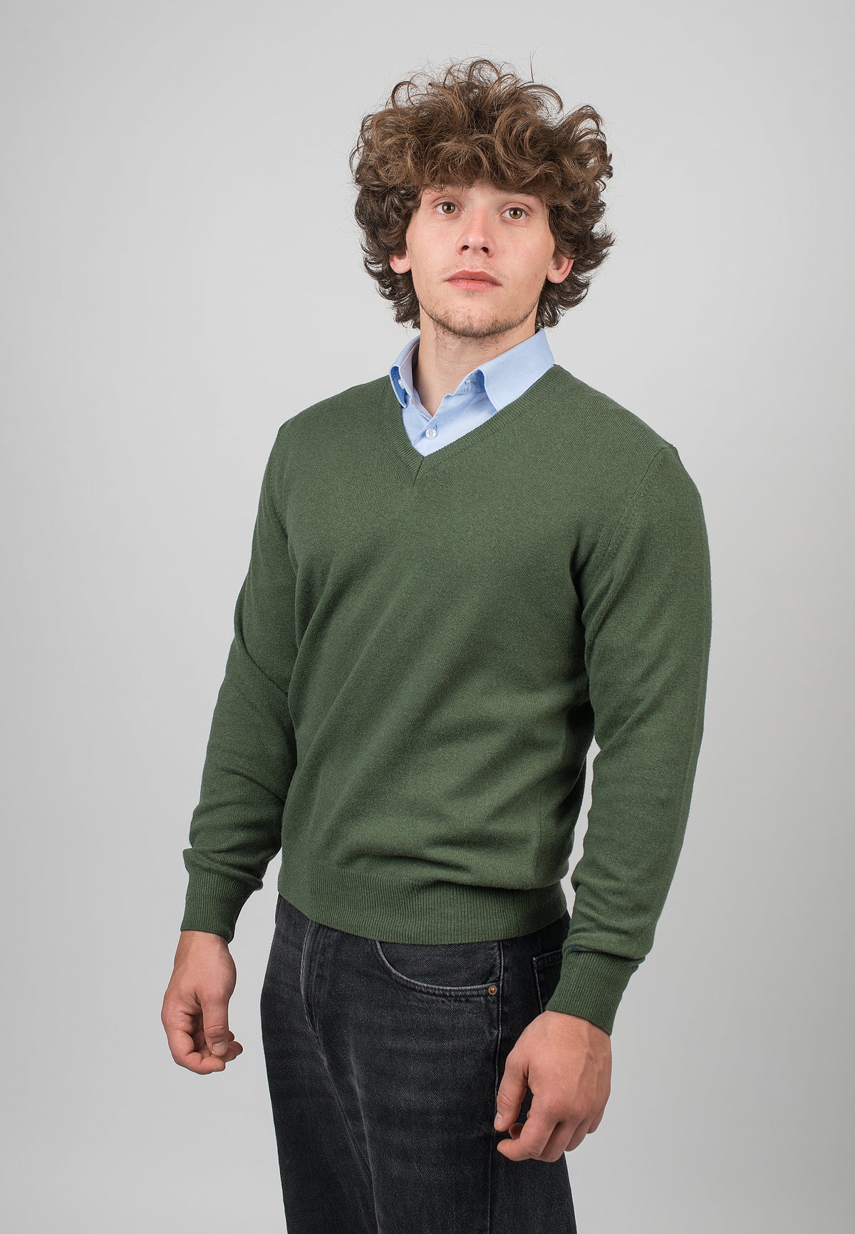 Pull col V homme mélange cachemire, coloris Kaki, vue 2 | Dalle Piane Cashmere