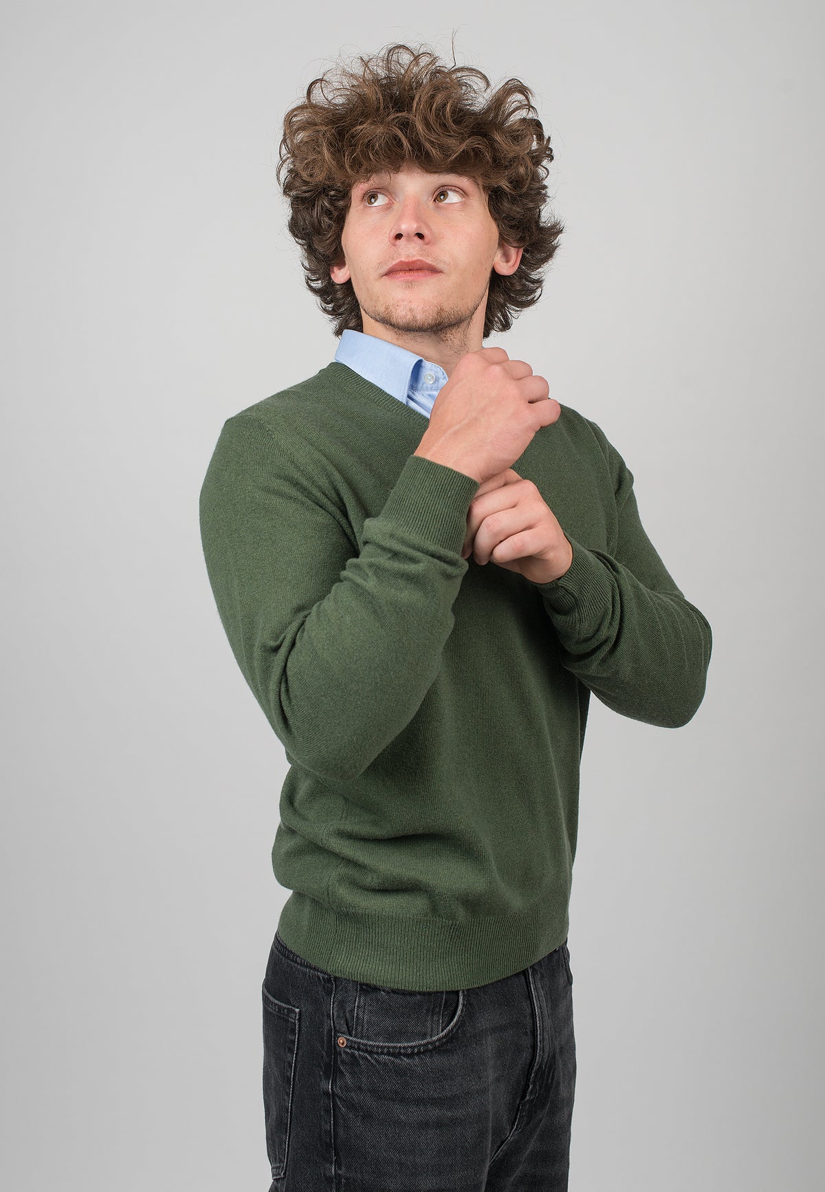 Pull col V homme mélange cachemire, coloris Kaki, vue 3 | Dalle Piane Cashmere