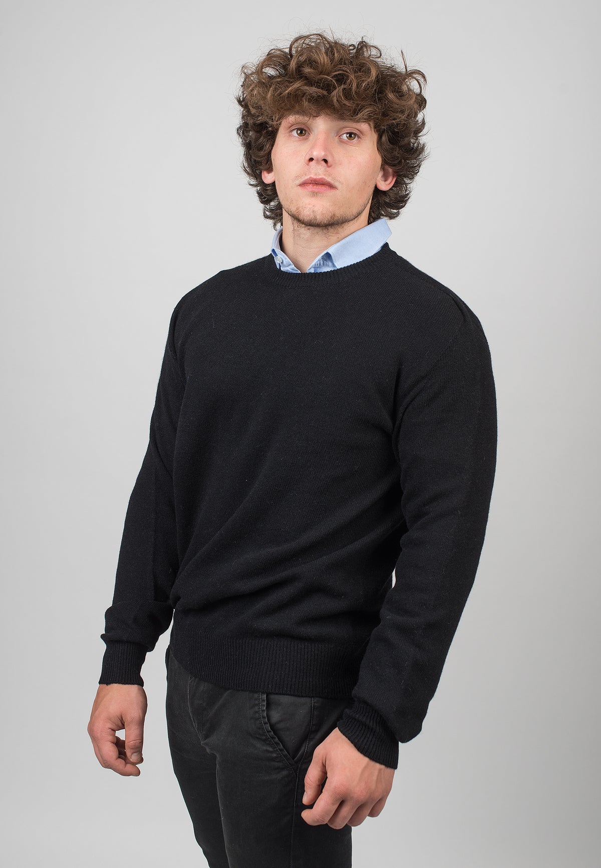 Pull col rond homme en cachemire régénéré, coloris Noir, vue 2 | Dalle Piane Cashmere