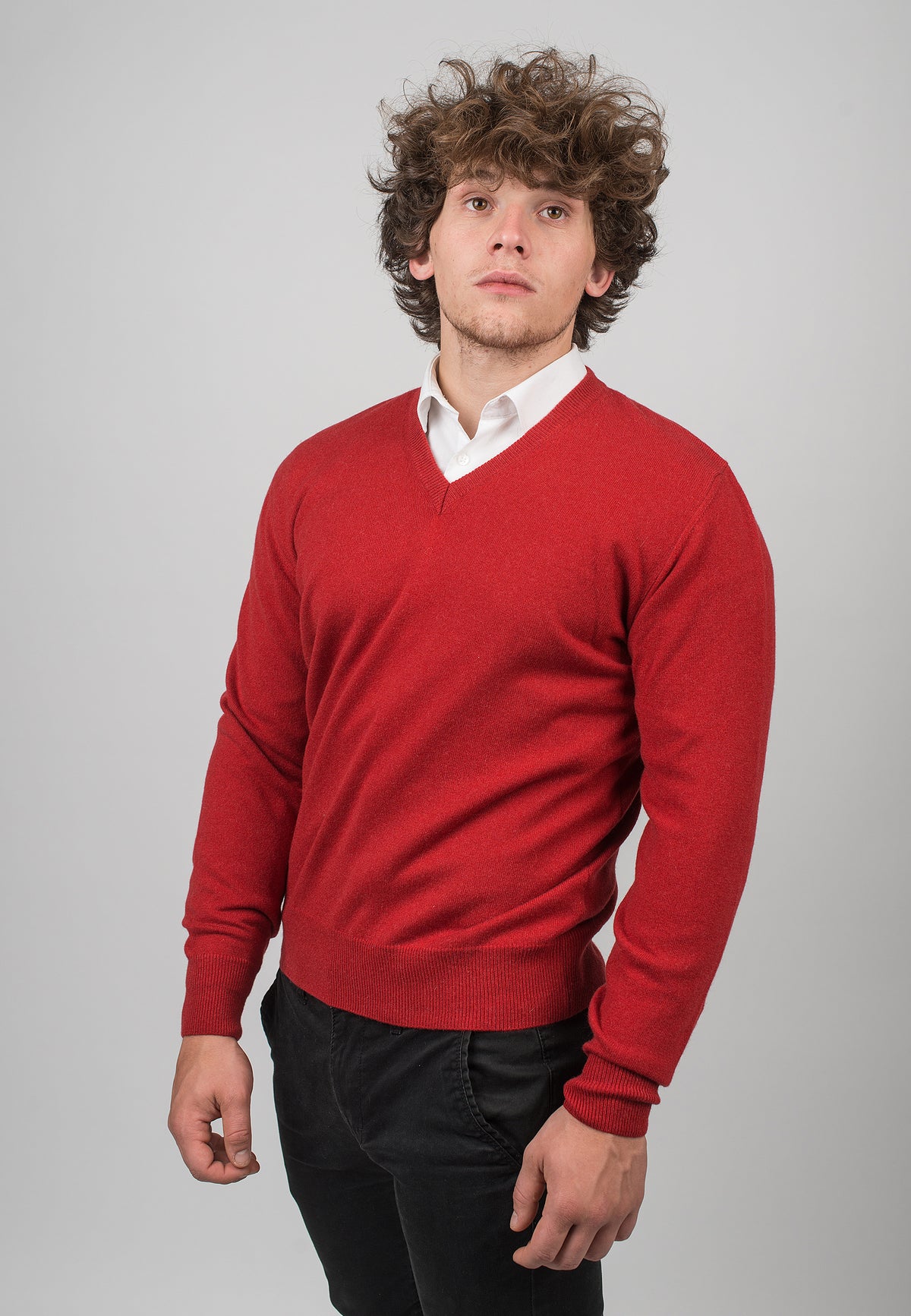 Pull col V homme 100 % cachemire, coloris Rouge, vue 2 | Dalle Piane Cashmere