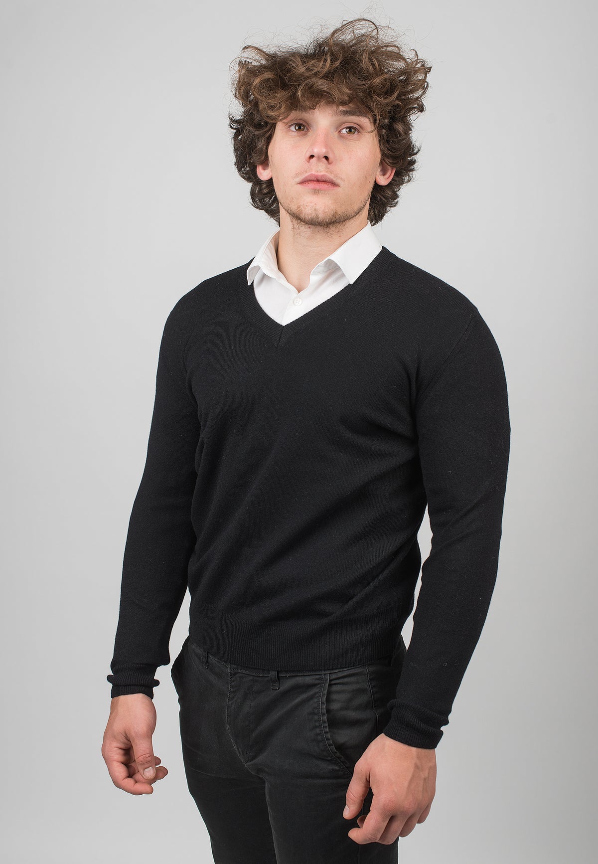 Pull col V homme 100 % cachemire, coloris Noir, vue 2 | Dalle Piane Cashmere