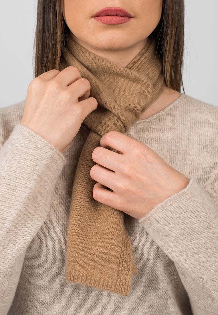 Petite écharpe femme 100 % cachemire, coloris Camel, vue 4 | Dalle Piane Cashmere