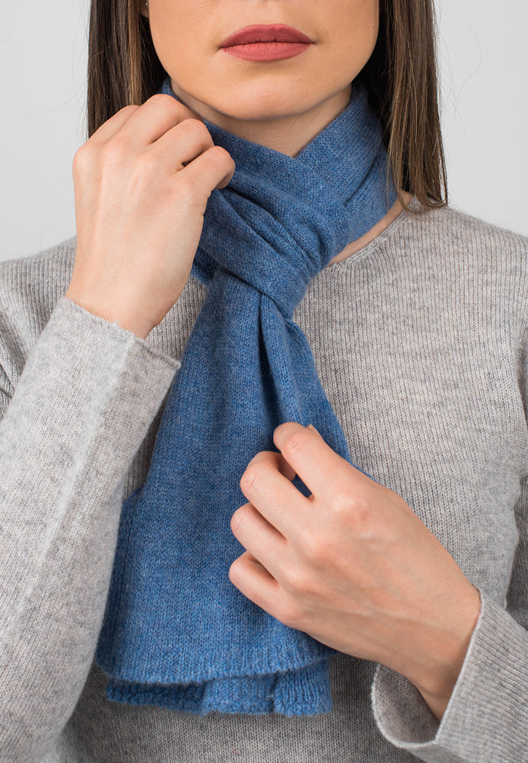 Petite écharpe femme 100 % cachemire, coloris Azur, vue 4 | Dalle Piane Cashmere