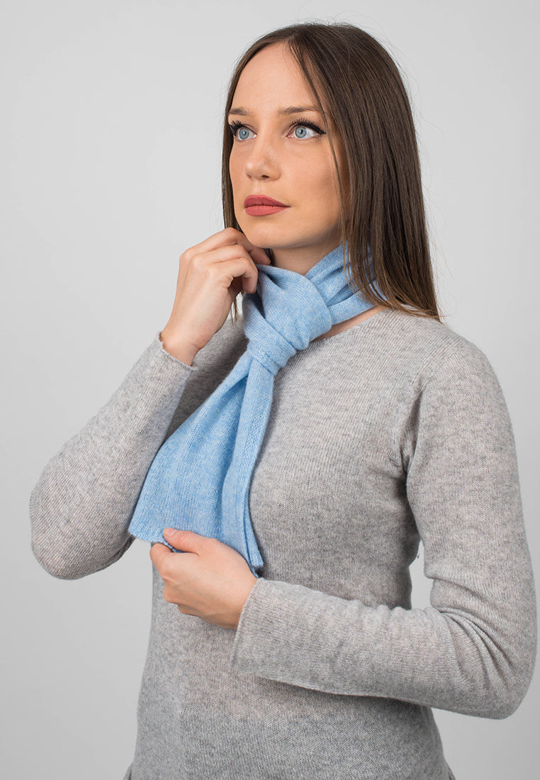 Petite écharpe femme 100 % cachemire, coloris Ciel, vue 3 | Dalle Piane Cashmere