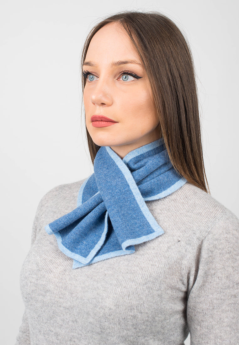 Tour de cou femme 100 % cachemire, coloris Azur, vue 2 | Dalle Piane Cashmere