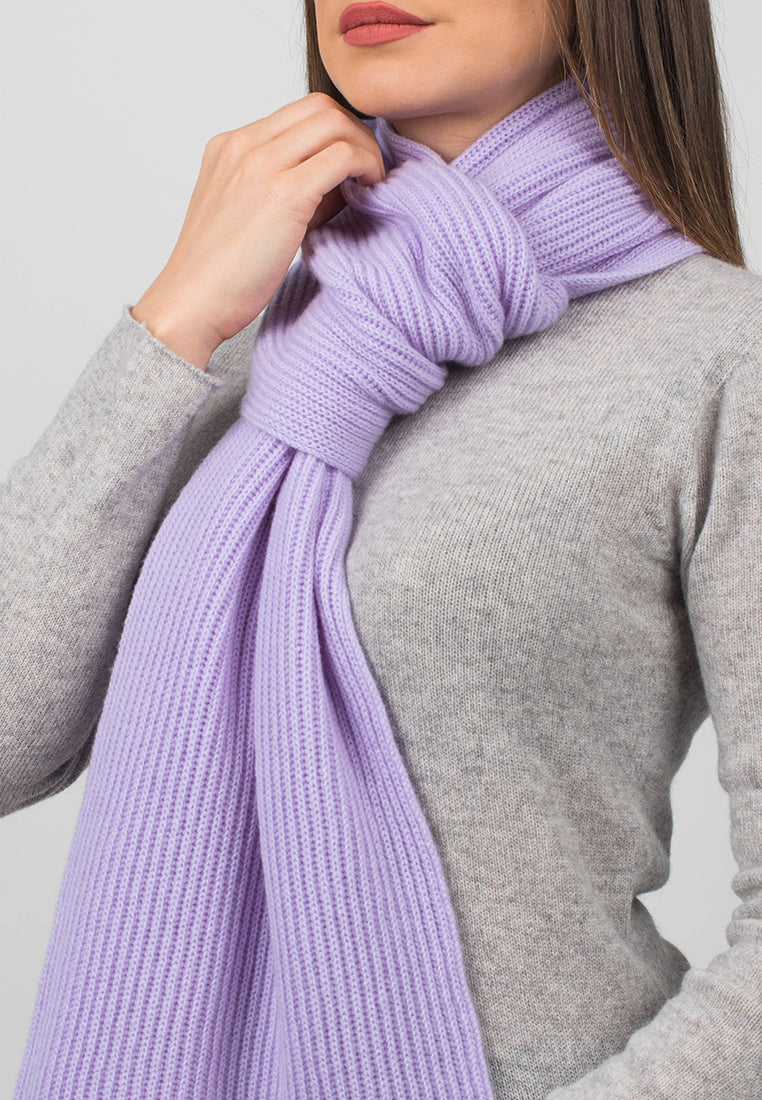 Écharpe femme côtes anglaises 100 % cachemire, coloris Lilas, vue 3 | Dalle Piane Cashmere