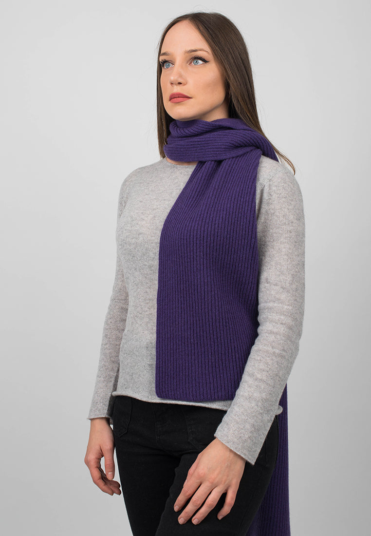 Écharpe femme côtes anglaises 100 % cachemire, coloris Violet, vue 2 | Dalle Piane Cashmere