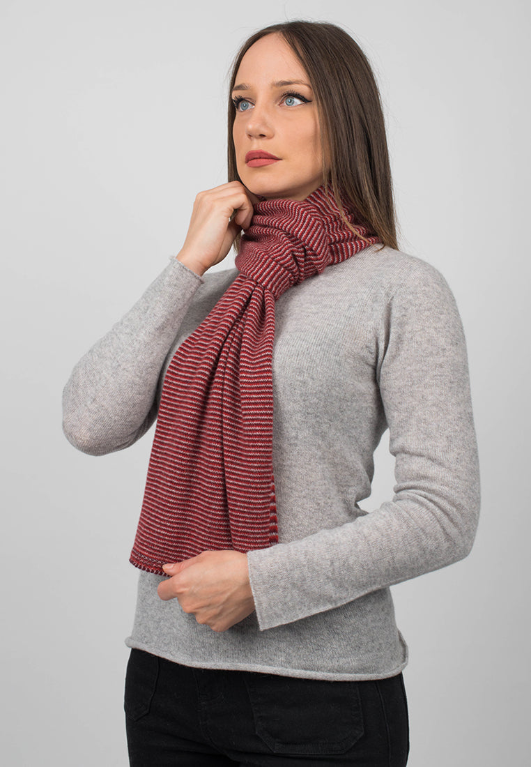 Écharpe femme à rayures 100 % cachemire, coloris Rouge-Bordeaux-Gris, vue 4 | Dalle Piane Cashmere