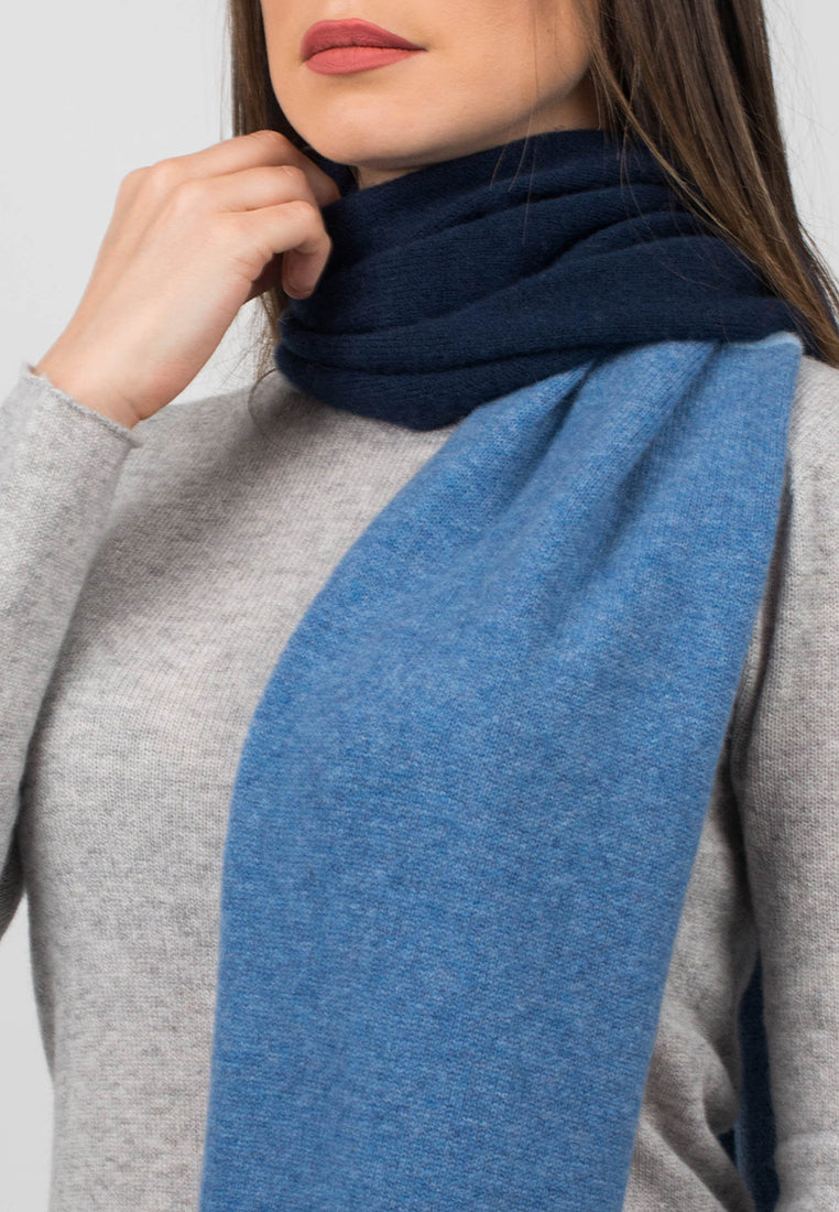 Écharpe femme tricolore 100 % cachemire, coloris Bleu-Azur-Ciel, vue 3 | Dalle Piane Cashmere