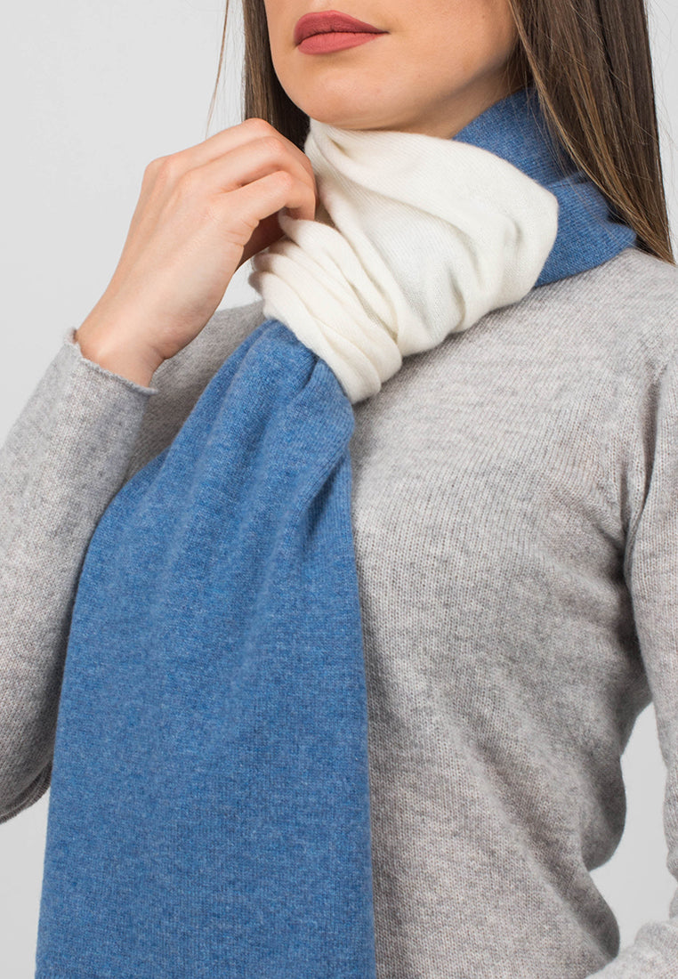 Écharpe femme bicolore 100 % cachemire, coloris Crème-Azur, vue 4 | Dalle Piane Cashmere
