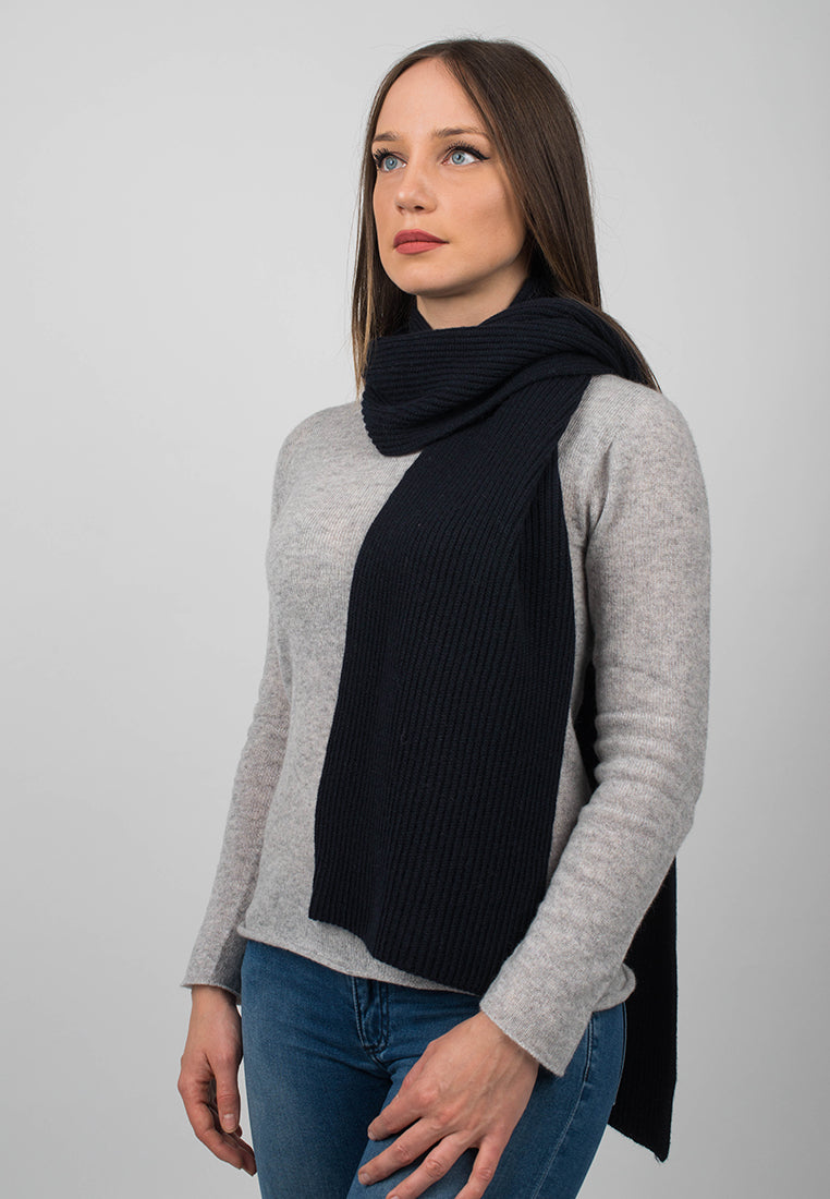 Écharpe femme côtes anglaises 100 % cachemire, coloris Bleu, vue 2 | Dalle Piane Cashmere