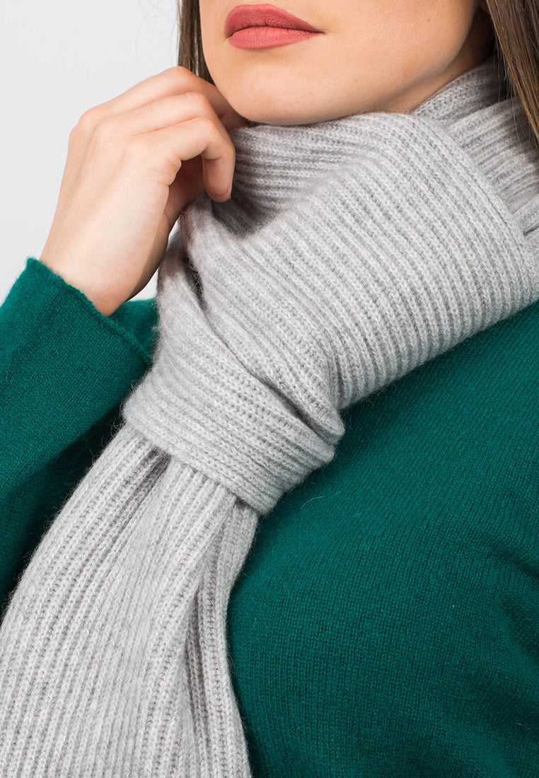 Écharpe femme côtes anglaises 100 % cachemire, coloris Gris, vue 3 | Dalle Piane Cashmere