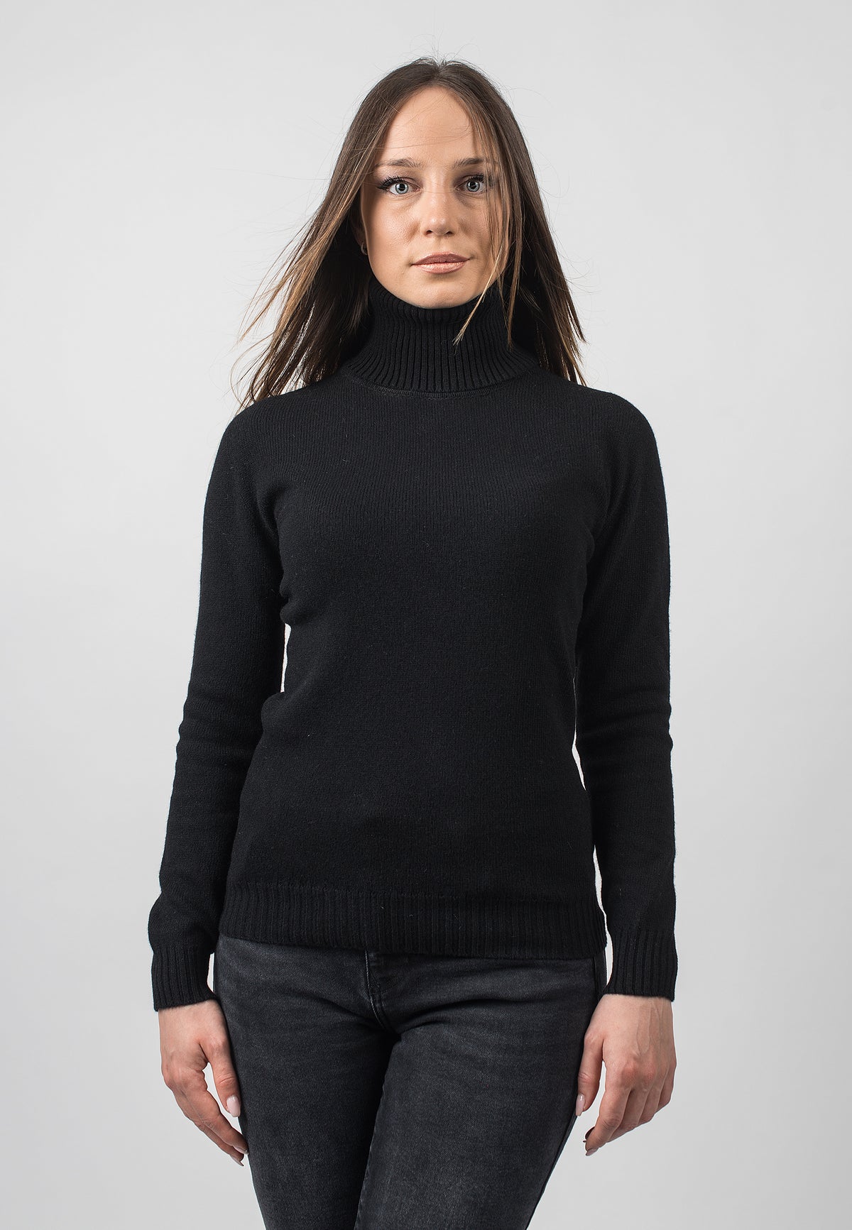 Pull col roulé femme en cachemire régénéré, coloris Noir, vue 2 | Dalle Piane Cashmere