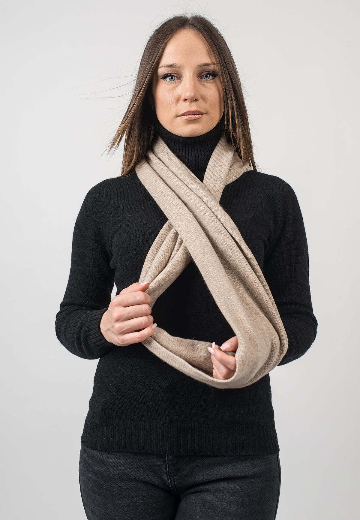Sciarpa chiusa in cashmere rigenerato, colore Beige, vista 2 | Dalle Piane Cashmere