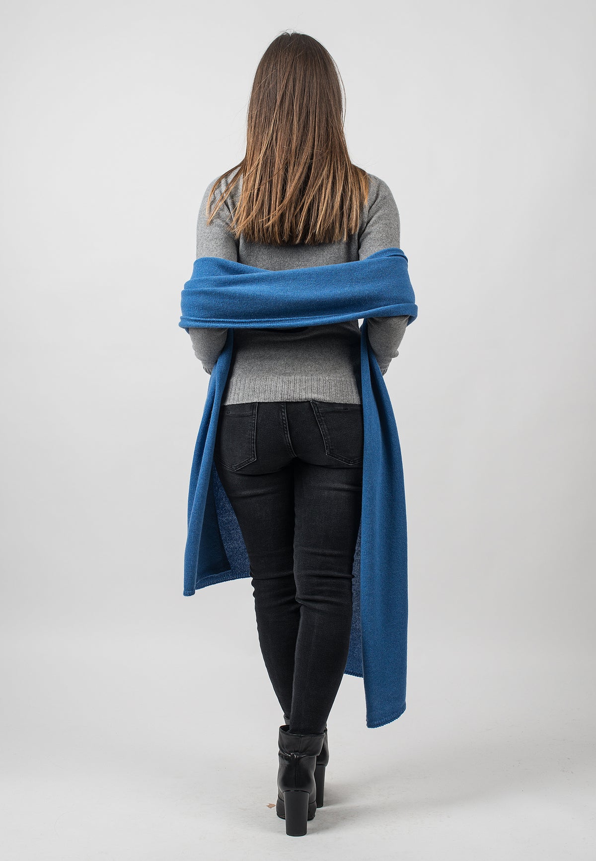 Étole femme en cachemire régénéré, coloris Azur, vue 2 | Dalle Piane Cashmere