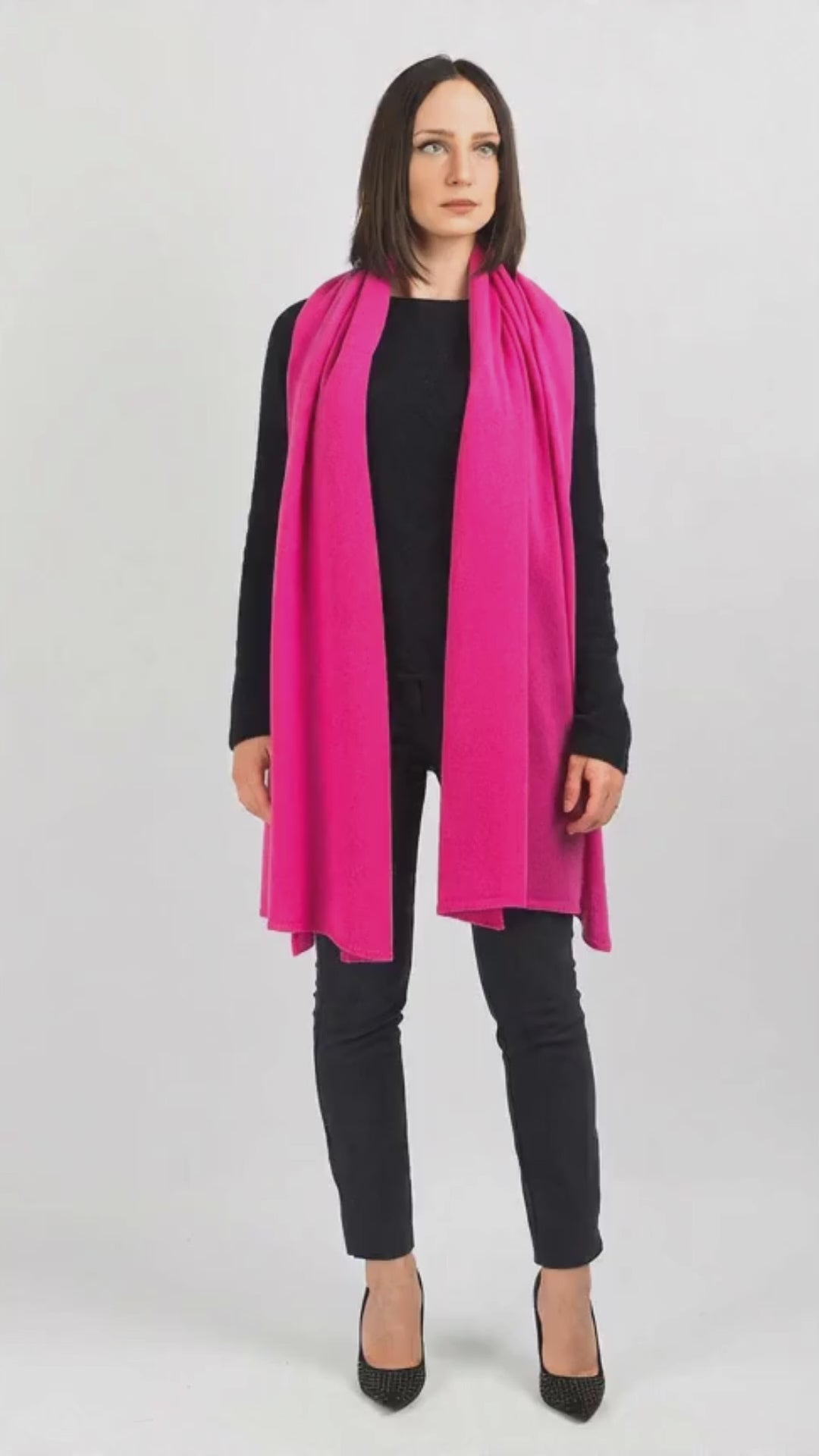 Stola 100% cashmere, colore Fuxia, video | Dalle Piane Cashmere