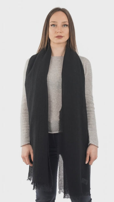 Pashmina 100% cashmere, colore Nero, video | Dalle Piane Cashmere