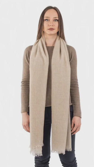 Pashmina 100% cashmere, colore Beige, video | Dalle Piane Cashmere