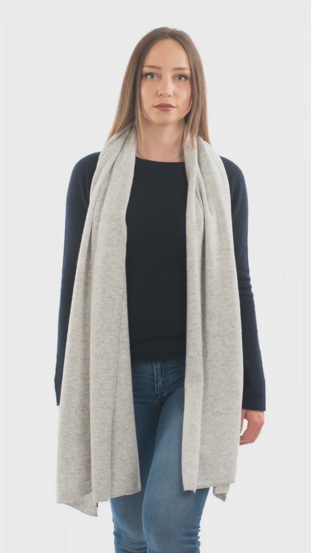 Stola misto cashmere, colore Grigio, video | Dalle Piane Cashmere