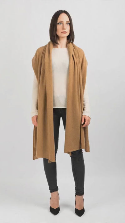Stola 100% cashmere, colore Cammello, video | Dalle Piane Cashmere