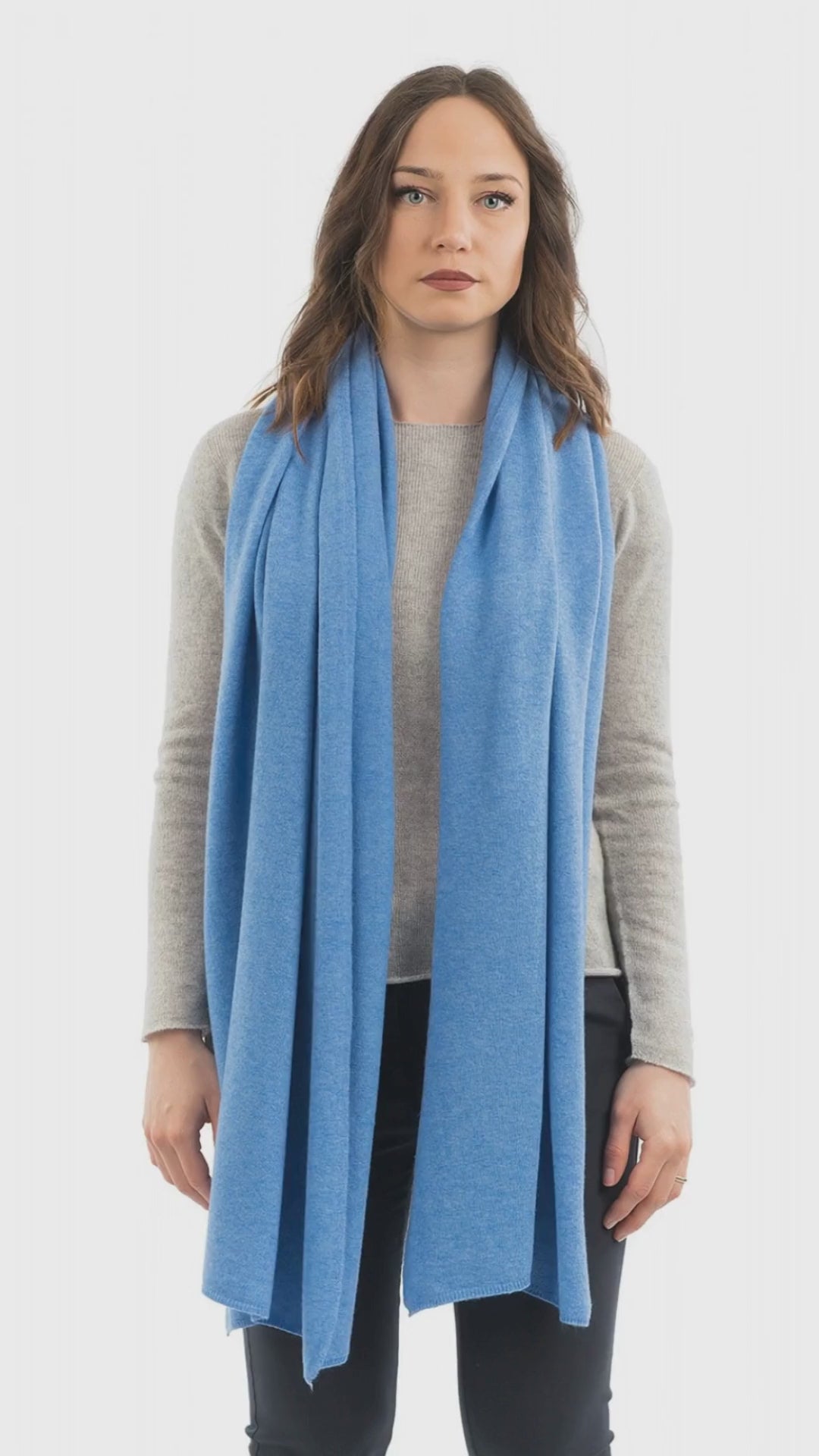 Stola misto cashmere, colore Azzurro, video | Dalle Piane Cashmere