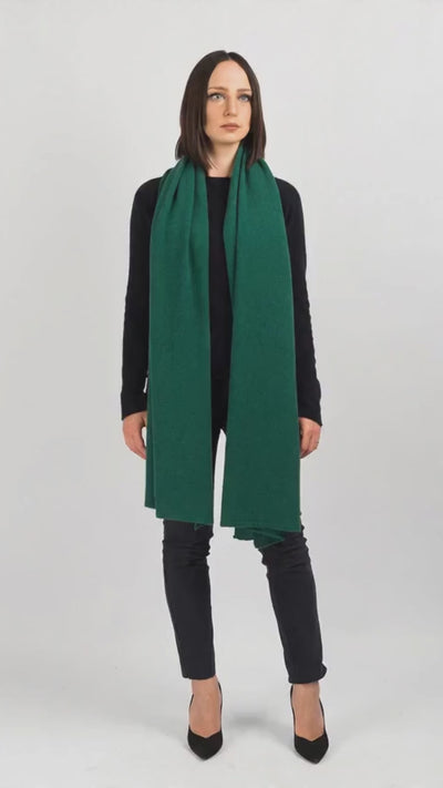 Stola 100% cashmere, colore Verde, video | Dalle Piane Cashmere