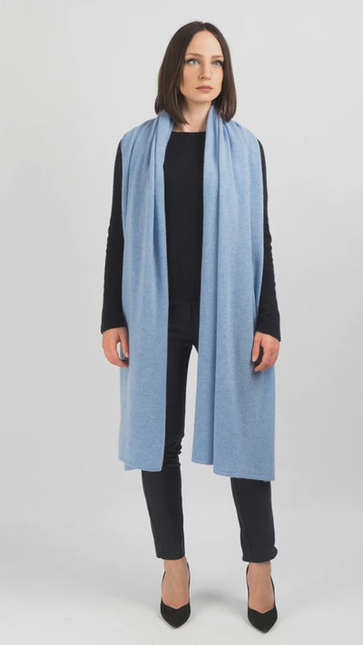 Stola 100% cashmere, colore Cielo, video | Dalle Piane Cashmere