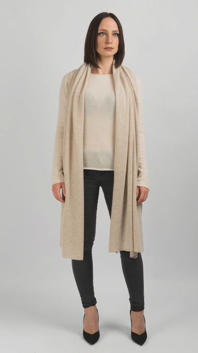 Stola 100% cashmere, colore Beige, video | Dalle Piane Cashmere