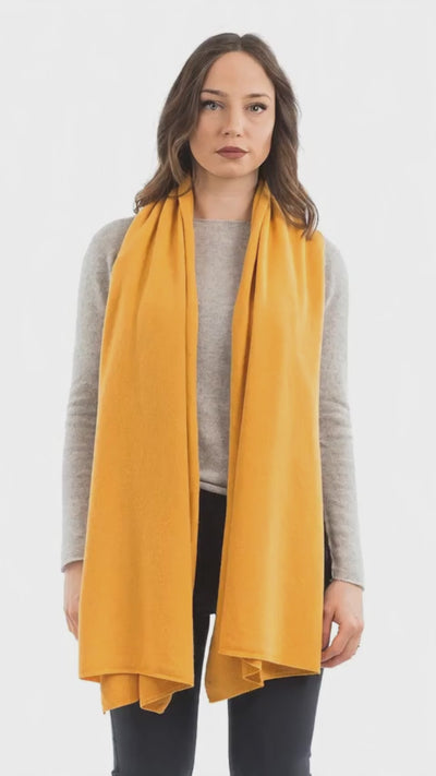 Stola misto cashmere, colore Giallo, video | Dalle Piane Cashmere