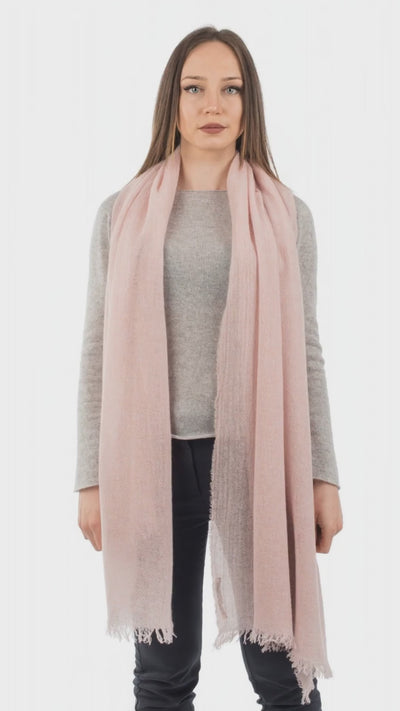 Pashmina 100% cashmere, colore Rosa, video | Dalle Piane Cashmere