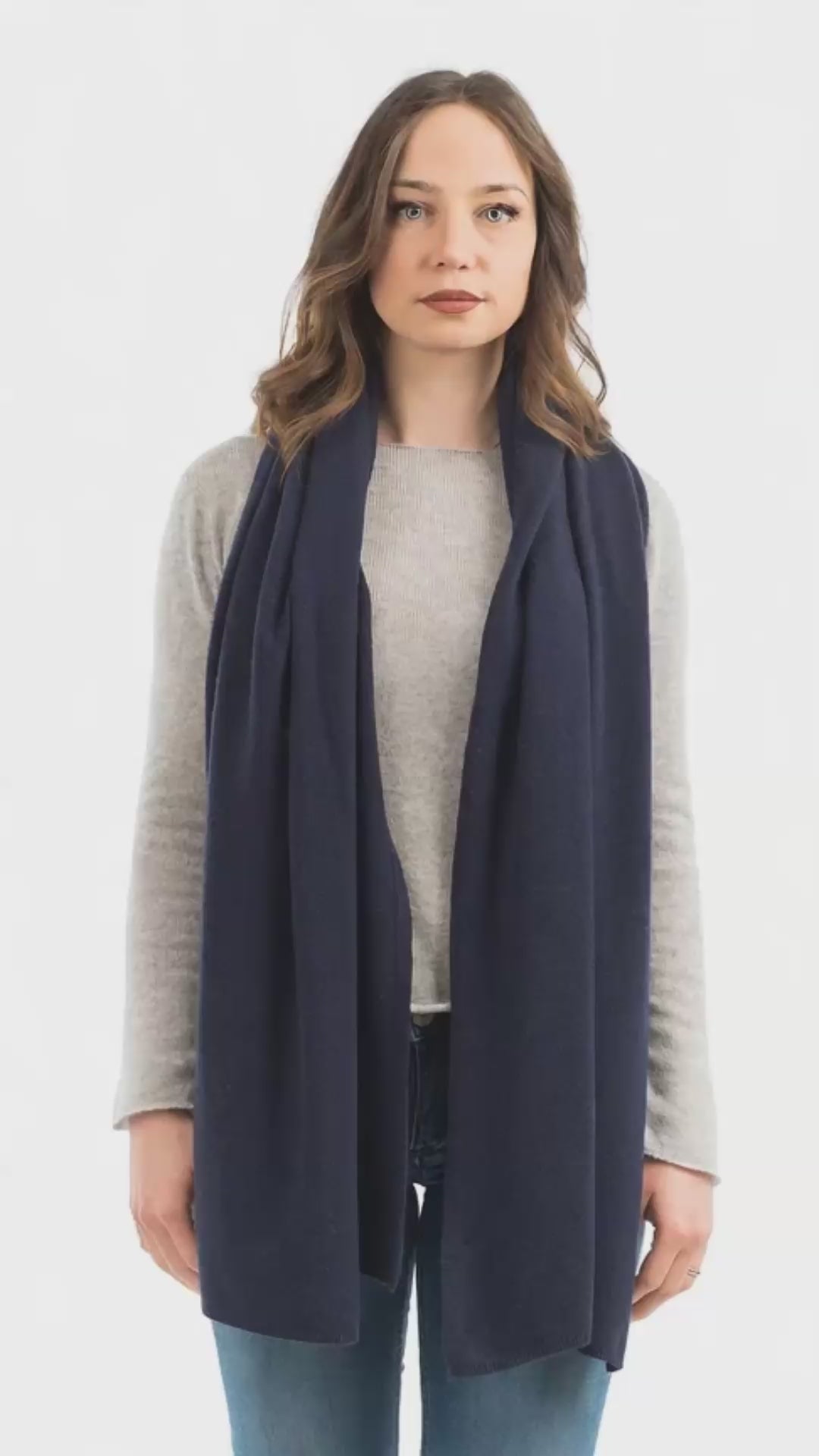 Stola misto cashmere, colore Blu, video | Dalle Piane Cashmere