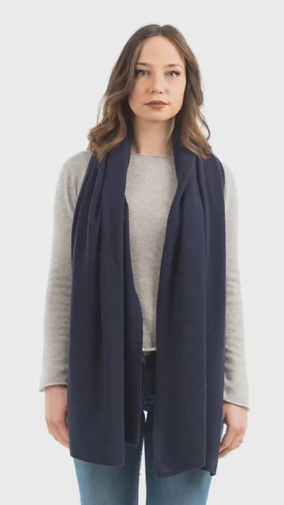 Stola misto cashmere, colore Blu, video | Dalle Piane Cashmere