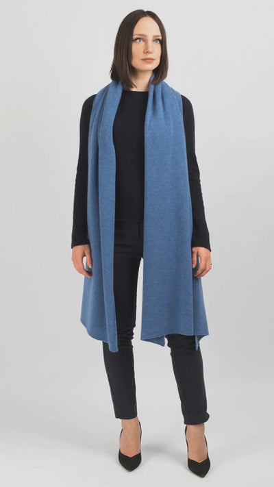 Stola 100% cashmere, colore Azzurro, video | Dalle Piane Cashmere