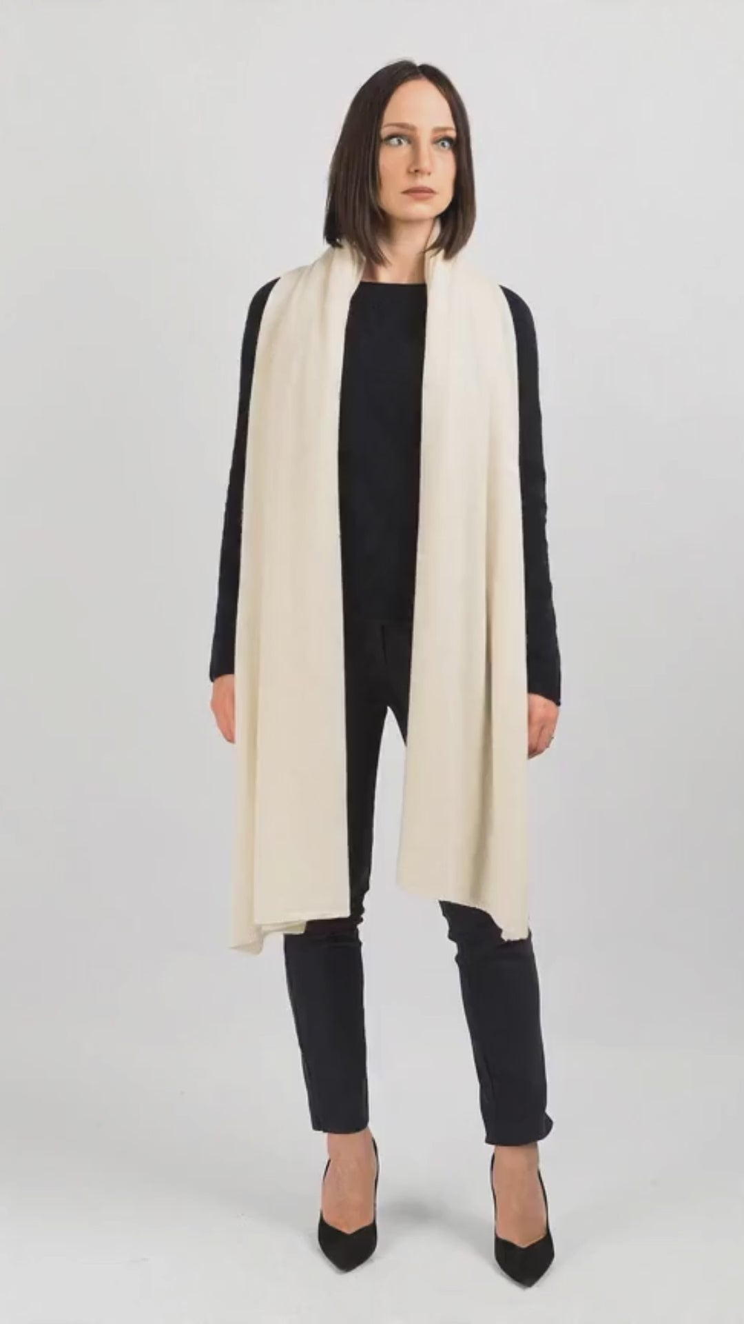 Stola 100% cashmere, colore Crema, video | Dalle Piane Cashmere