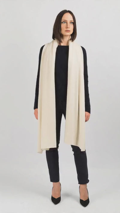 Stola 100% cashmere, colore Crema, video | Dalle Piane Cashmere
