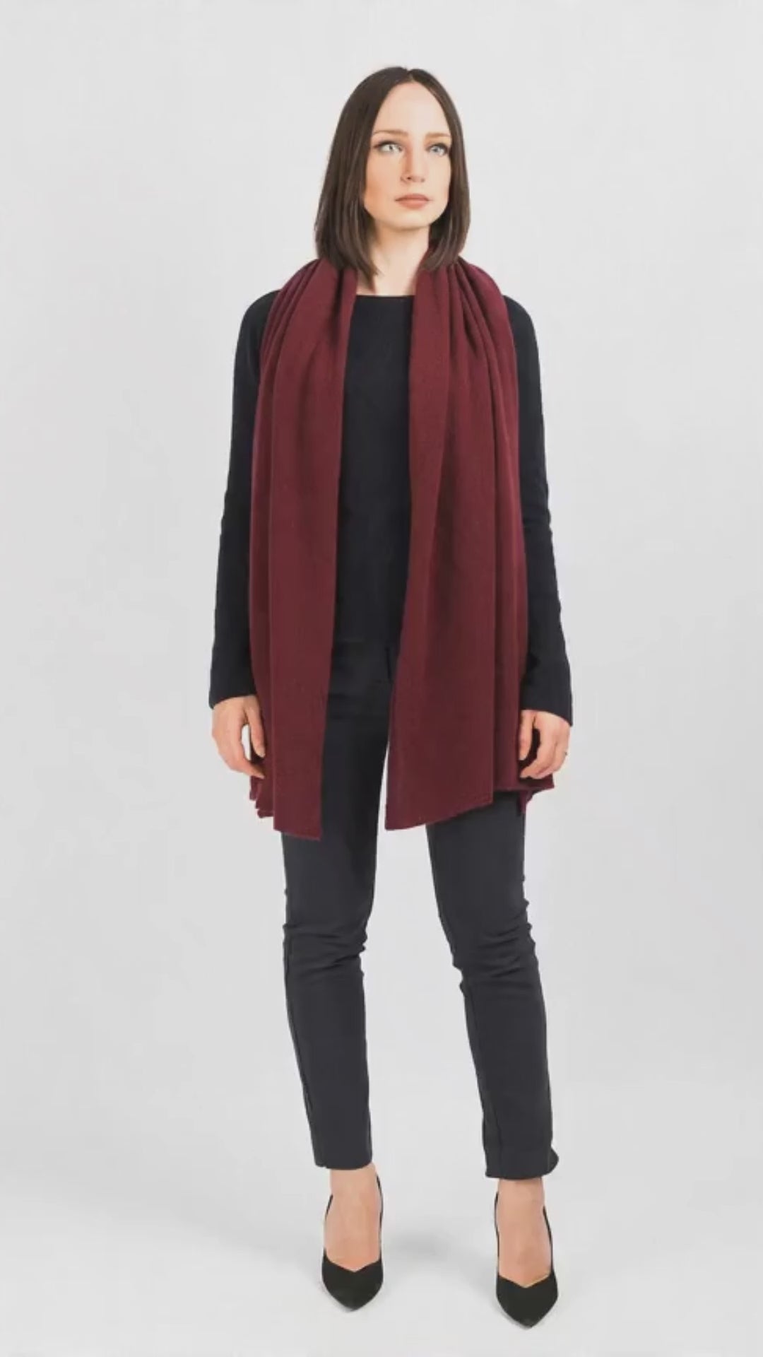 Stola 100% cashmere, colore Bordeaux, video | Dalle Piane Cashmere